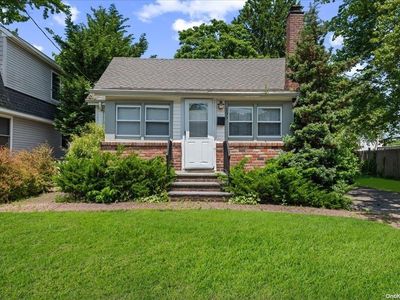 195 Columbus Avenue, West Babylon, NY, 11704