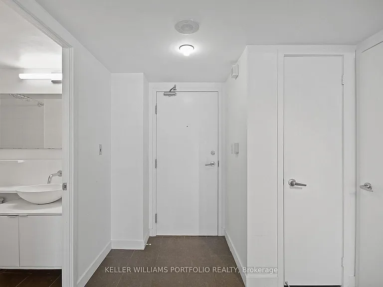15 Fort York Blvd W #3907 — Photo 28