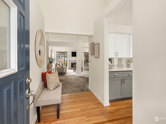 5th image of 10053 Wallingford Avenue N #10