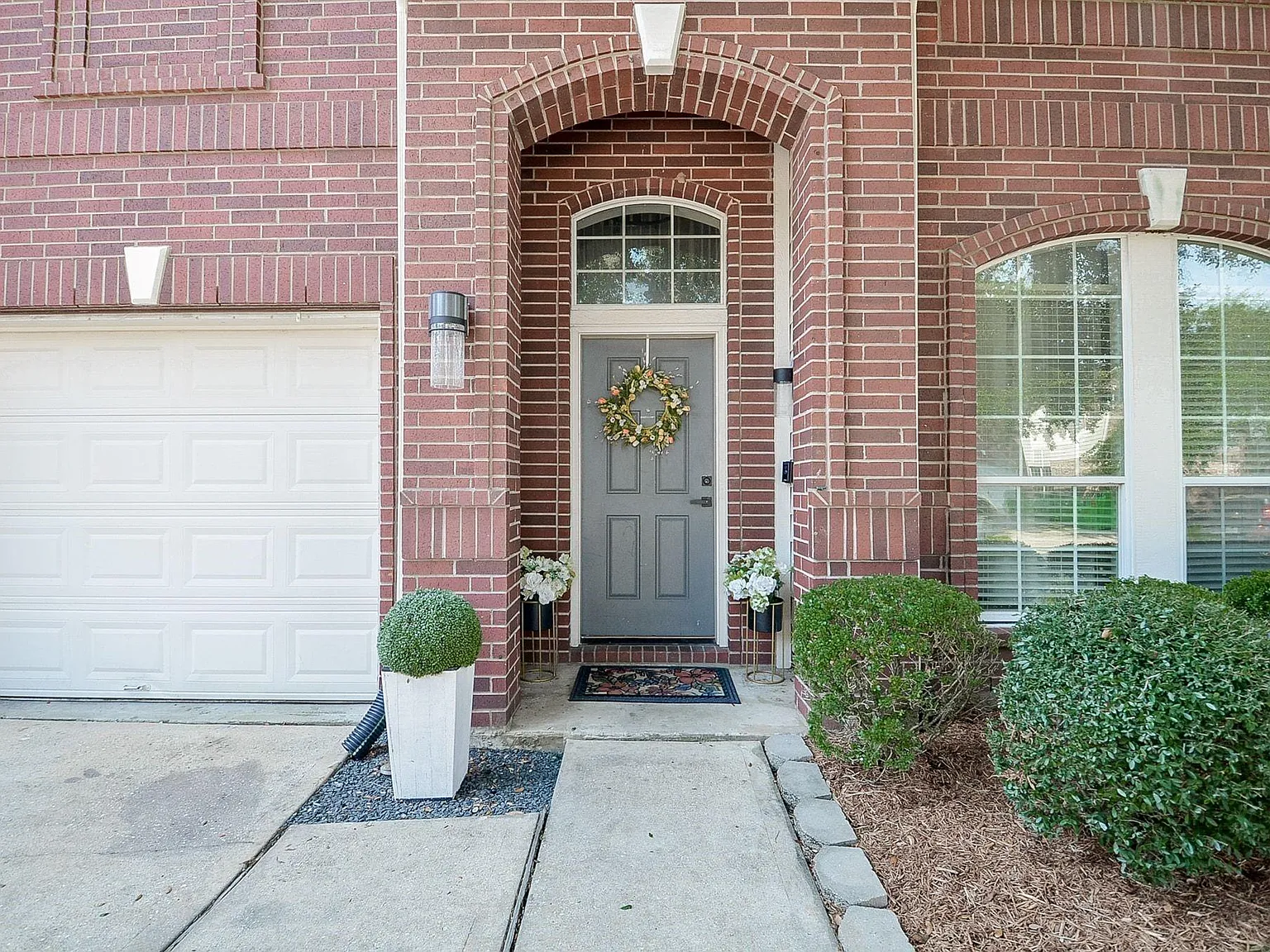 6 bed, 4.0 bath, 3729 sqft, $3,200 — Photo 3