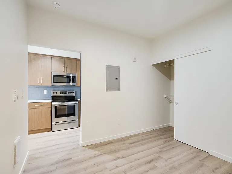 Ellie Jean Apartments — Photo 7
