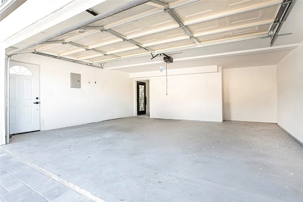 3 bed, 2.5 bath, 1270 sqft, $4,795 — Photo 4
