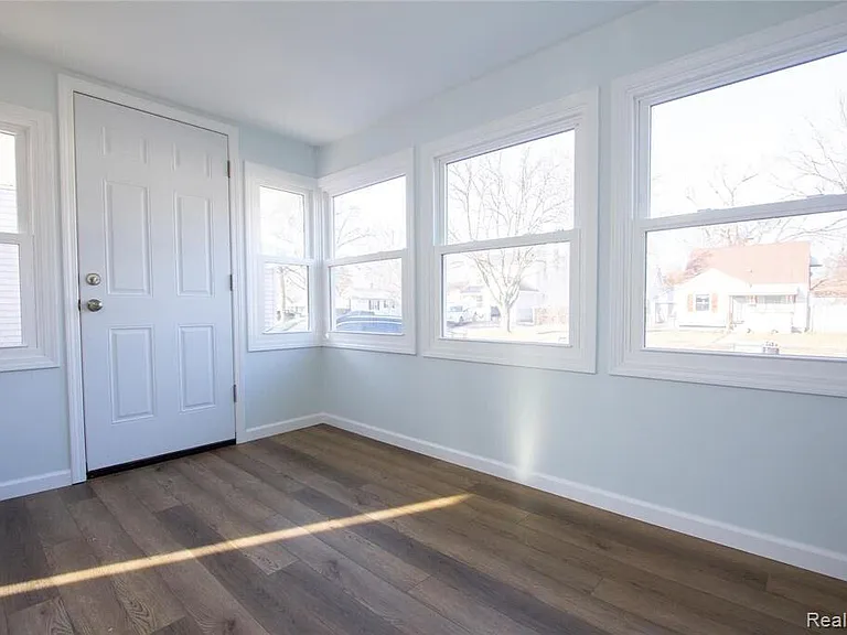 1308 E Milton Ave — Photo 8