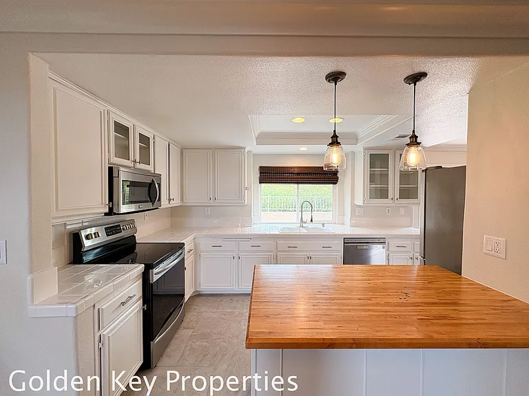 3274 San Tomas Dr — Photo 9