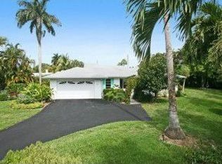 1260 7th St S, Naples, FL 34102