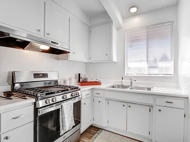 6706 Laurelgrove Ave — Photo 16