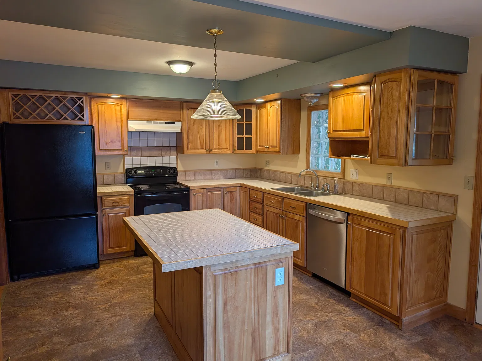 3 bed, 1288 sqft, $3,300 — Photo 3