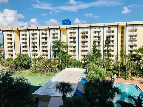 4550 NW 9th St APT 706E, Miami, FL 33126