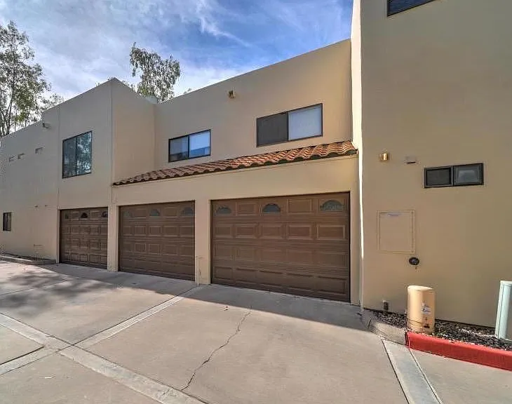 Private one car garage (Center) that has direct access into townhouse.
