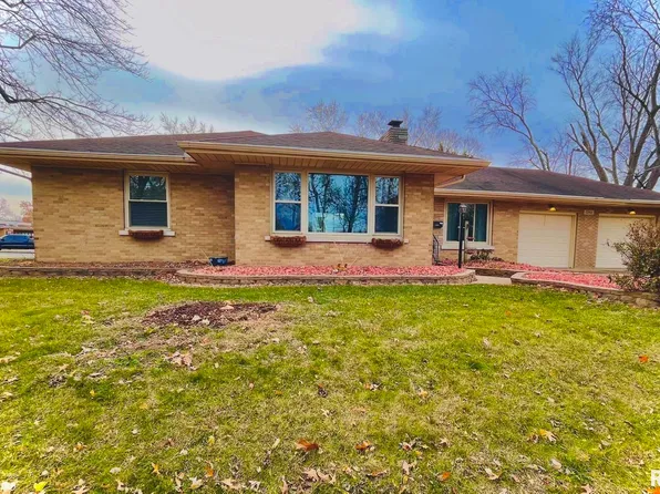 1202 Matilda St, Pekin, IL 61554