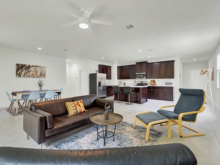 216 Mary Max Cir — Photo 2