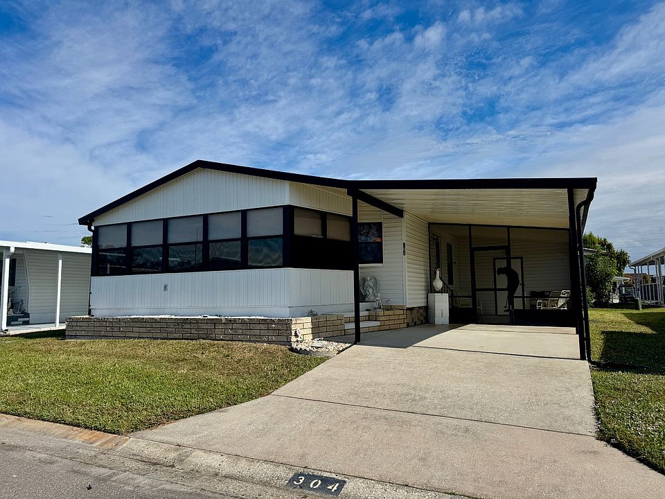 1st image of 304 Apricot St