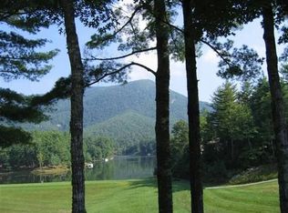 36 Racquet Club Villas Dr, Sapphire, NC 28774