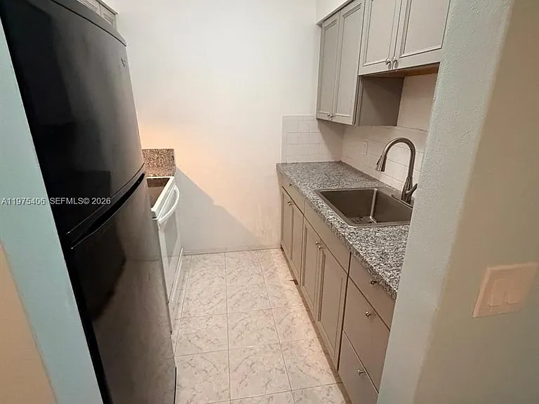 450 Layne Blvd #17 — Photo 6