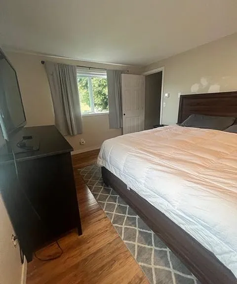 Main bedroom opposite view.