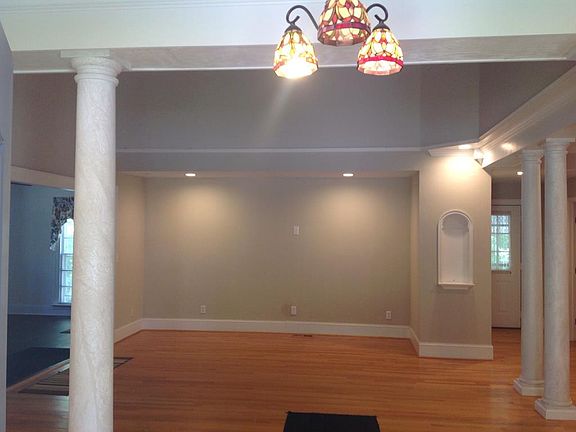 4th image of 128 Mina St