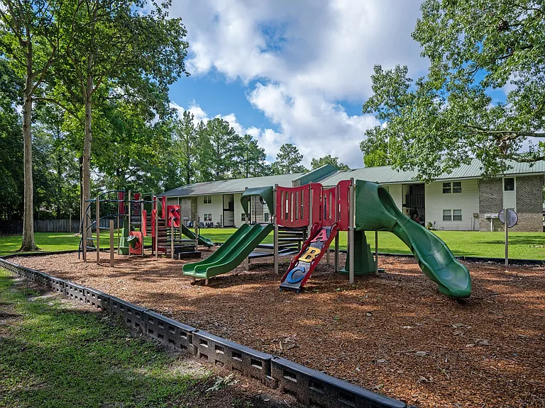 Sawbranch Apartments — Photo 32
