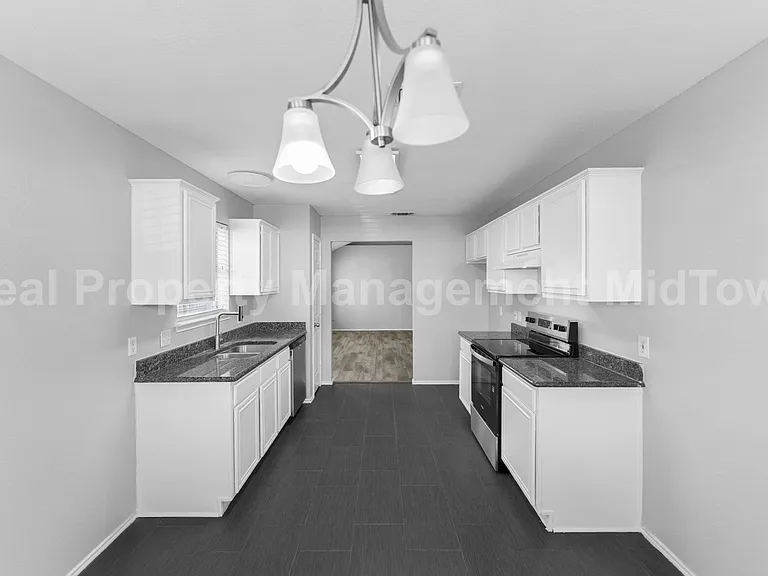 6100 Wall St — Photo 5
