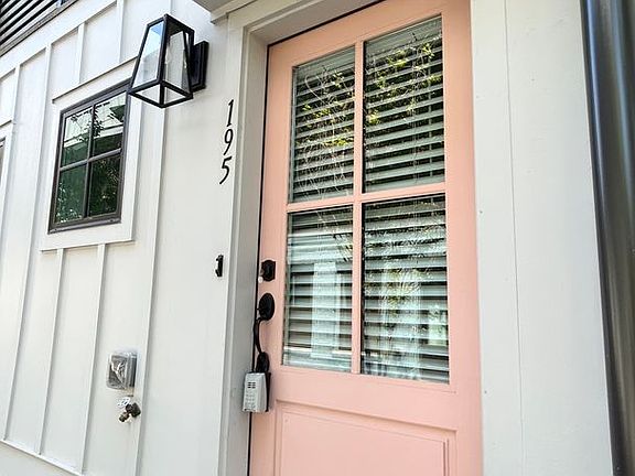 2nd image of 195 Chestnut Cir