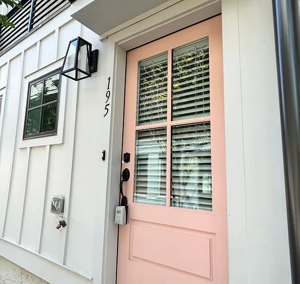195 Chestnut Cir — Photo 2