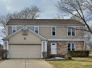 1394 Green Knolls Dr, Buffalo Grove, IL