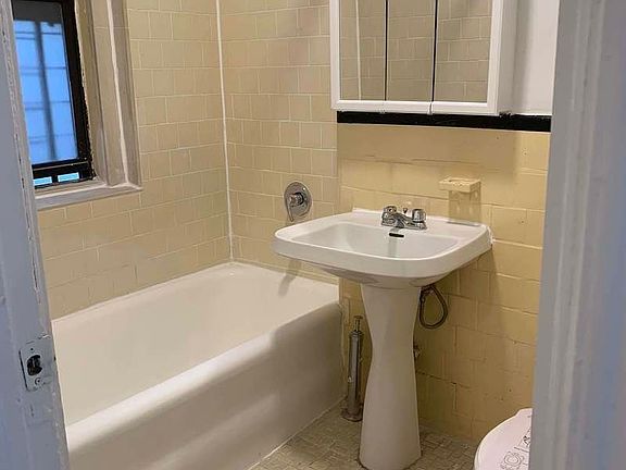 5th image of 5009 Broadway APT 509
