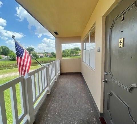 5th image of 9061 Sunrise Lakes Boulevard #204