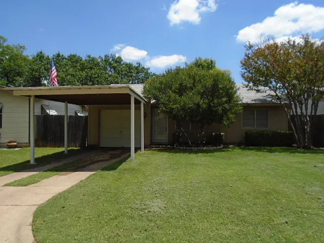 1801 Woodard — Photo 1