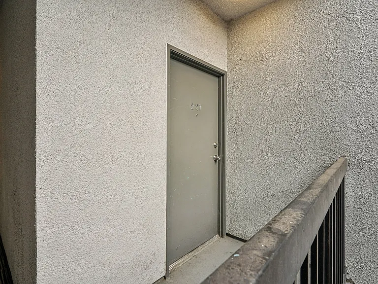 11657 Oxnard Str. — Photo 47
