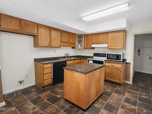 5th image of 7324 Foxhaven Rd