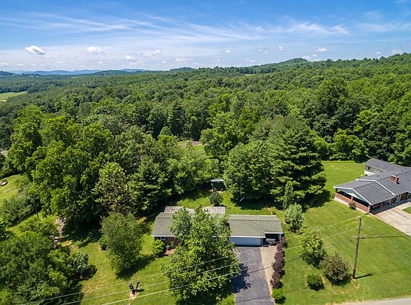 3rd image of 85 Apricot Ln