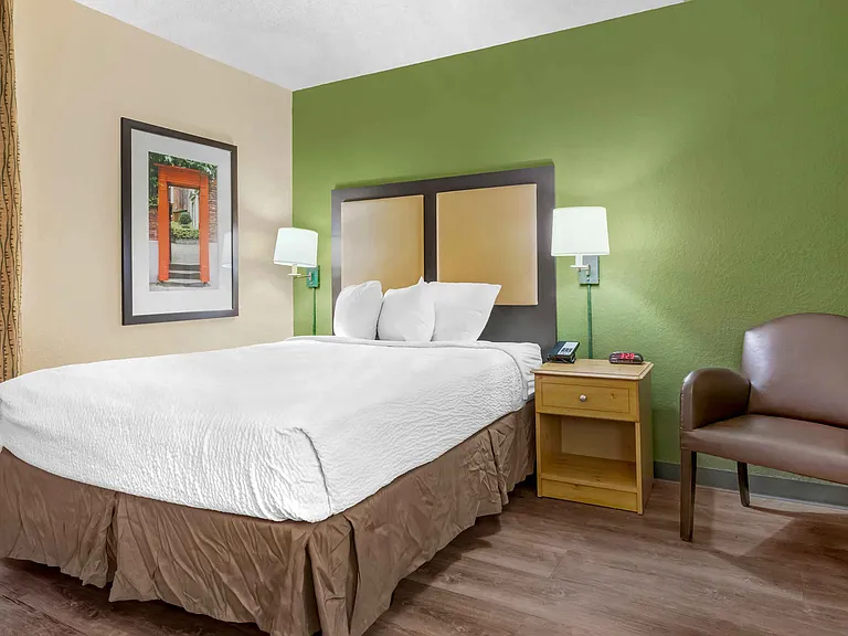Studio Suite - 1 Queen Bed