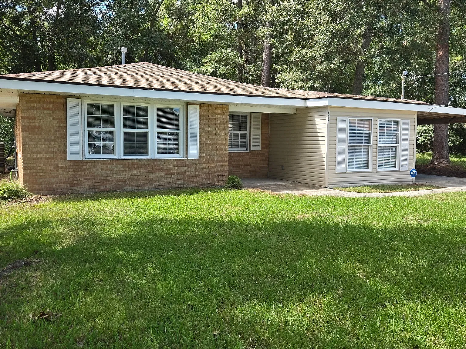 3 bed, 1254 sqft, $1,595 — Photo 1