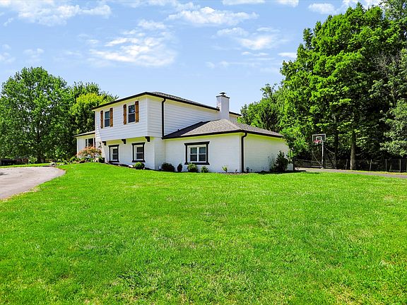 3rd image of 11024 Lakeshore Dr W