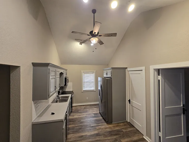 929 E Blue Ridge Blvd — Photo 14