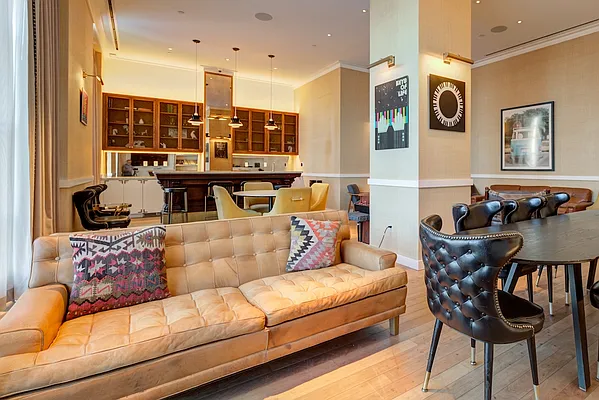 Rented by Greystar | media 12