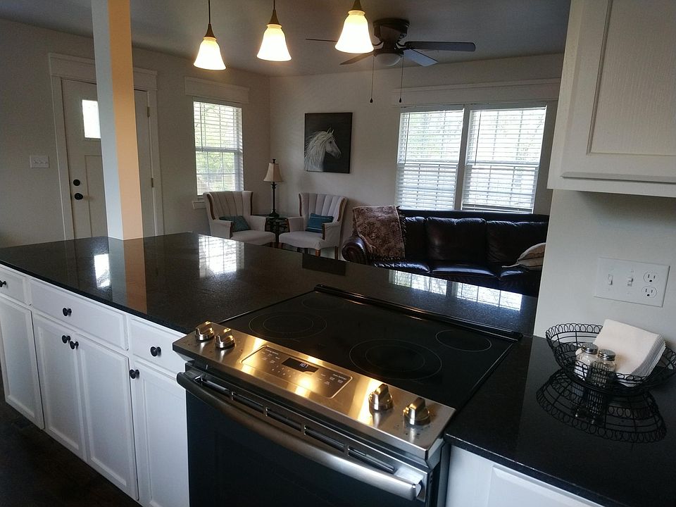 1st image of 513 E 6th St #201