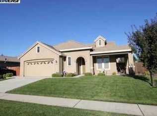 2217 Golden Gate Dr, Plumas Lake, CA