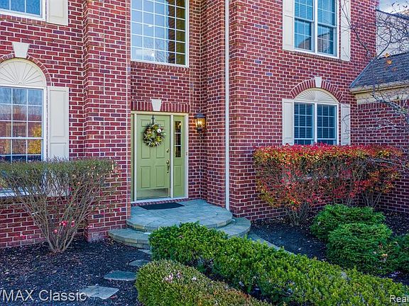 3rd image of 17555 Crestbrook Dr