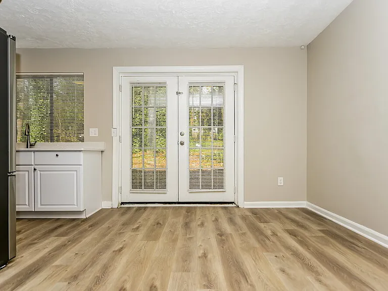 119 Adrian Dr — Photo 5