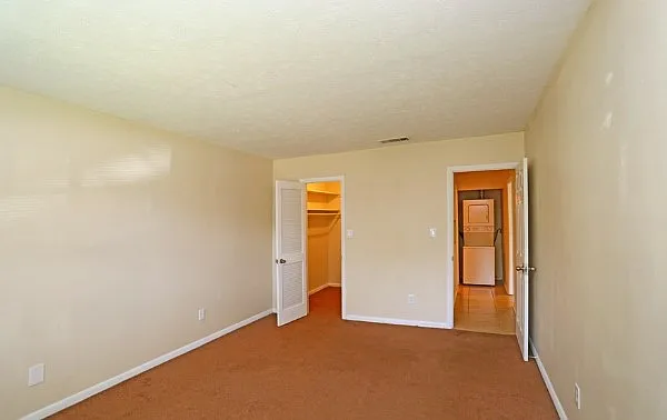 Rolling Hills Apartments — Photo 27