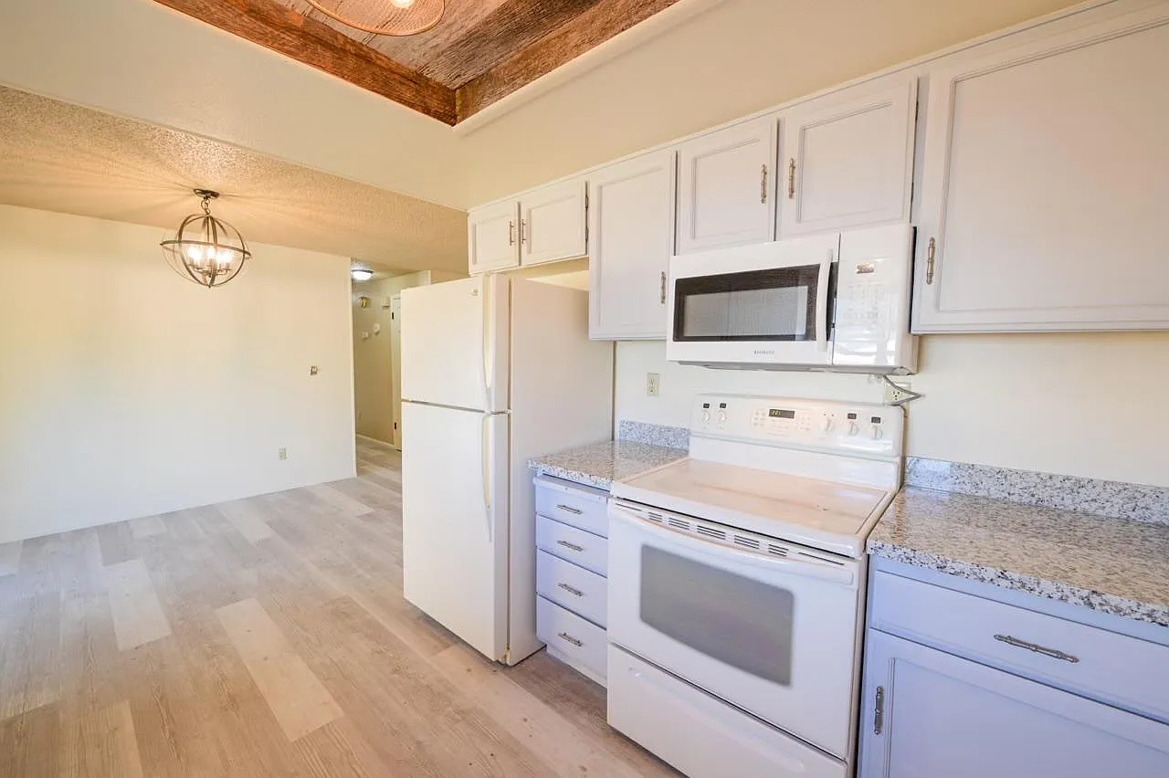 3 bed, $2,150 — Photo 4