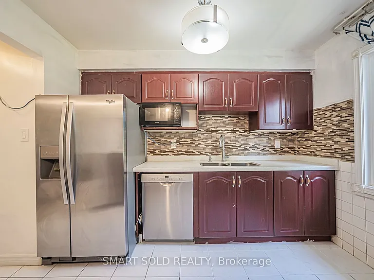 5 Horseley Hill Dr E — Photo 12