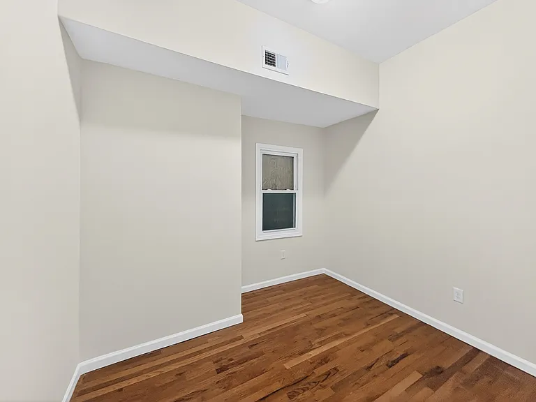 826 S 15th St — Photo 12