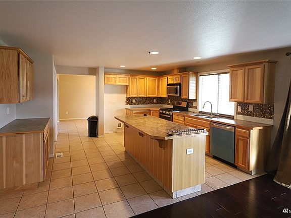 5th image of 2124 S Dilley Avenue