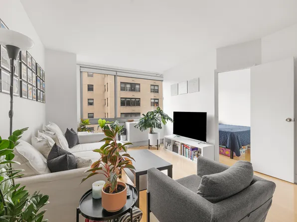242 East 25th Street 7C image 3 of 9