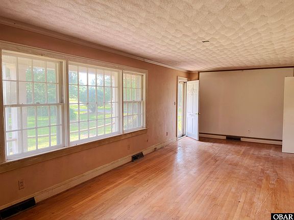 5th image of 1005 W Queen St #8