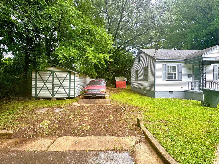 514 Western Dr — Photo 3