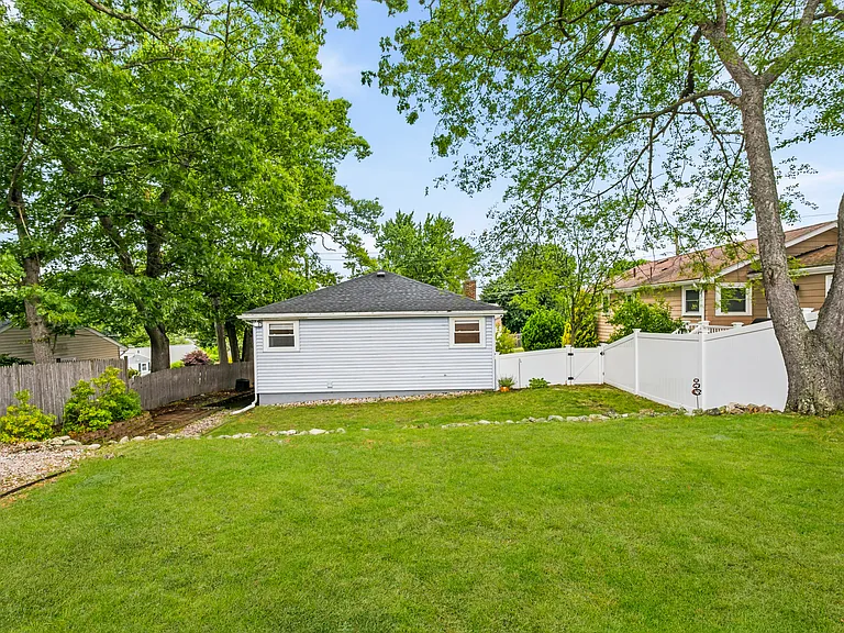1364 Trapelo Rd — Photo 27