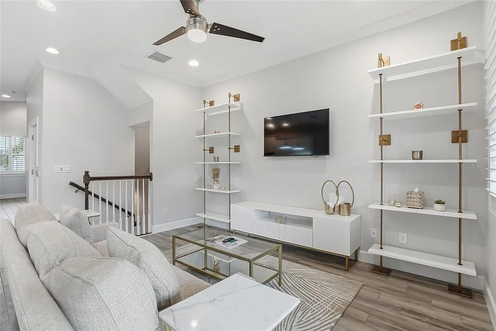 3 bed, 2.5 bath, 1920 sqft, $4,300 — Photo 2